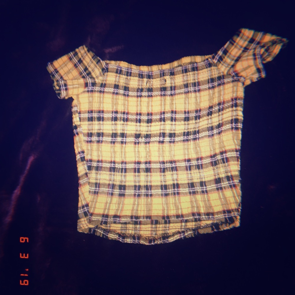 Yellow and black plaid crop top☀️😍